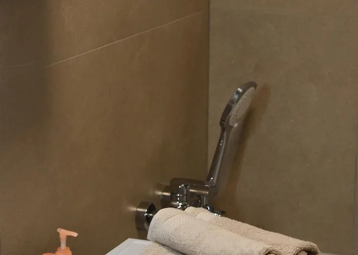 Elegant Near Downtown